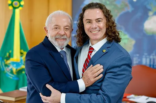 PT da Paraíba divulga nota e diz que votará em Veneziano