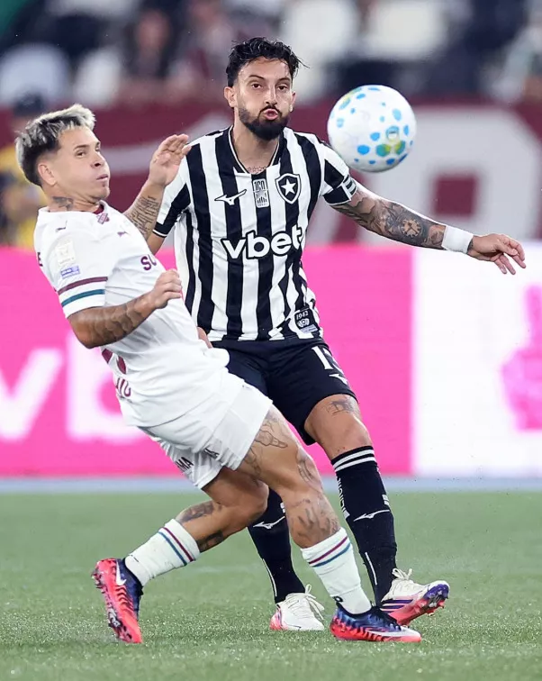 Fluminense arranca empate contra o Botafogo após golaço de Alex Telles, mas chega ao sétimo jogo oficial sem vencer