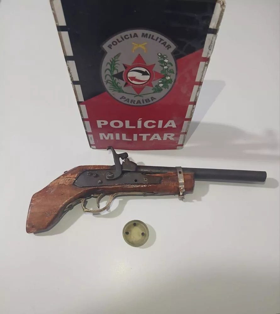 Adolescente é apreendido com arma de fogo artesanal durante abordagem da PM em Teixeira