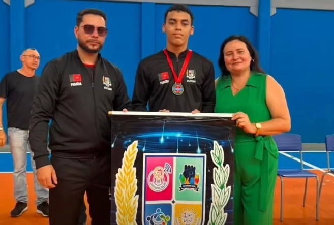 ECIT Seráfico Nóbrega realiza cerimônia de entrega de medalha ao campeão no atletismo, João Victor, dos Jogos Escolares da Paraíba.