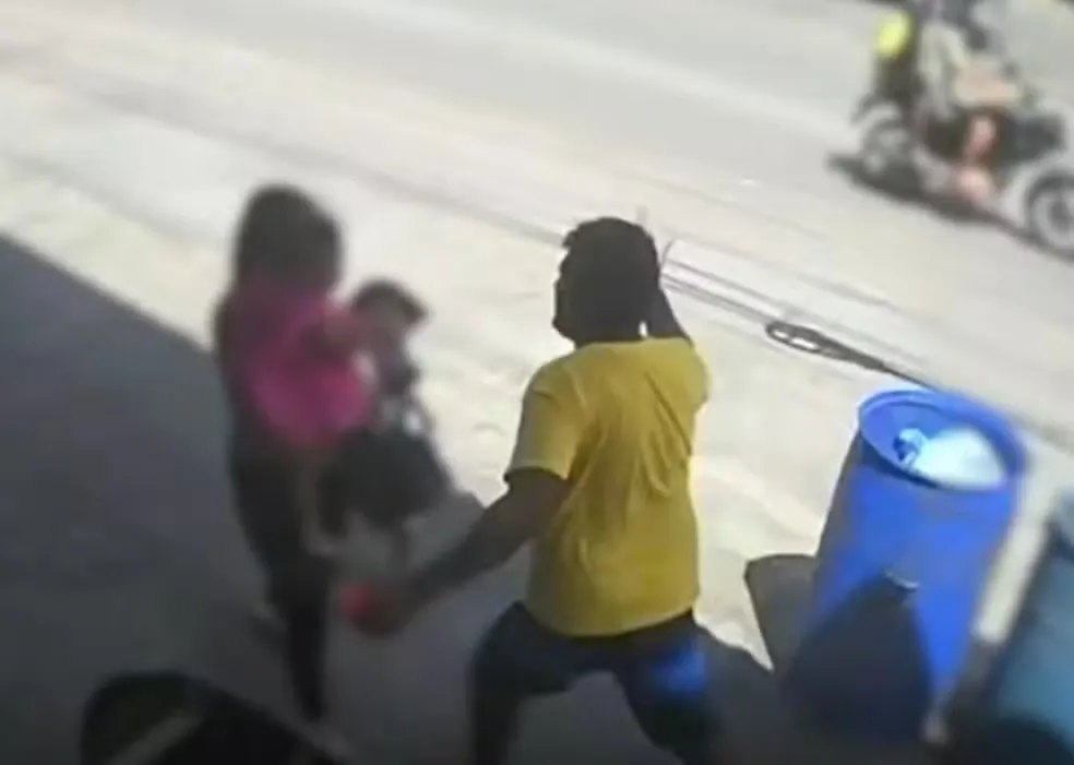 Homem que agrediu mulher e criança é identificado pela Polícia Civil