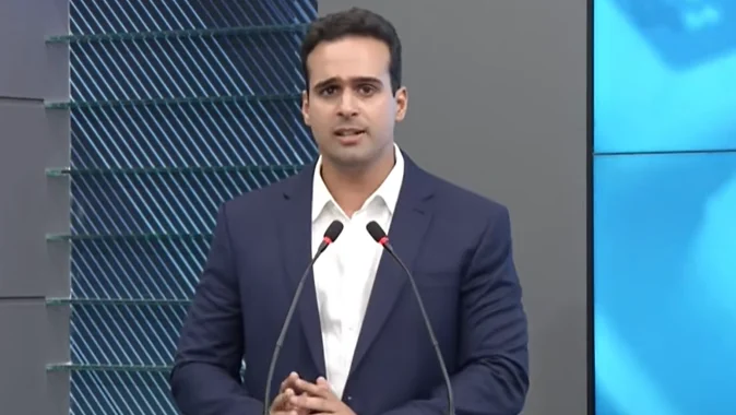 Lucas Ribeiro acusa Efraim Filho de mentir durante debate e diz que candidato está unido a Cícero Lucena